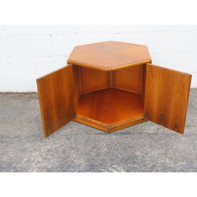 Lane Furniture Lane Hexagon Mid Century Modern Nightstand Side End Lamp Table Bar Commode 6315 For Sale - Image 4 of 18