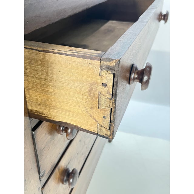 Farmhouse 19th-Century Antique American Country Pine & Hardwood 4-Drawer Chest For Sale - Image 3 of 16