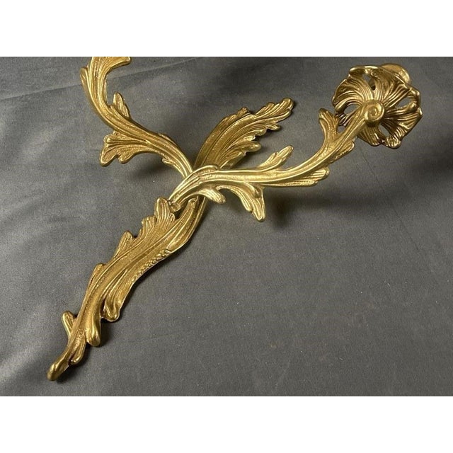 Rococo 1960s Pair of Antique French Rococo Style Gilt Brass Candelabras Wall Candle Sconces For Sale - Image 3 of 5