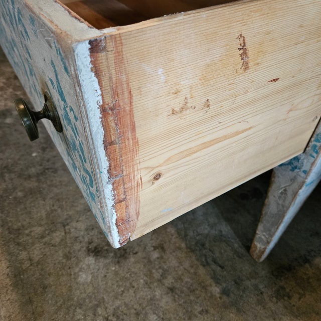 Late 19th Century English Blue and White 3 Drawer Italian Style Commode With Rosette Round Handles For Sale - Image 15 of 18
