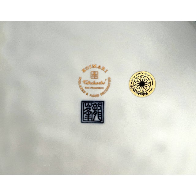 Vintage Japanese Red, Blue and Whtie Imari Decorative Large Bowl With Gold Detailing For Sale - Image 10 of 10