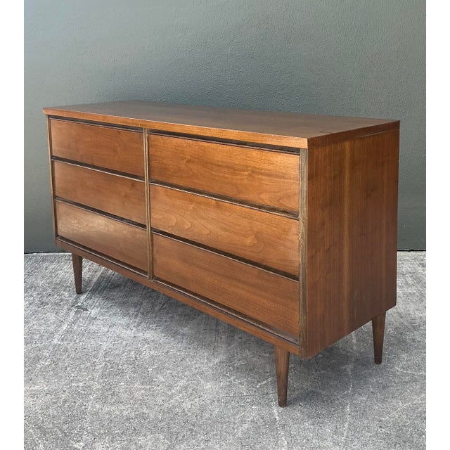 Late 20th Century Vintage MCM Bassett 6 Drawer Dresser For Sale - Image 5 of 12