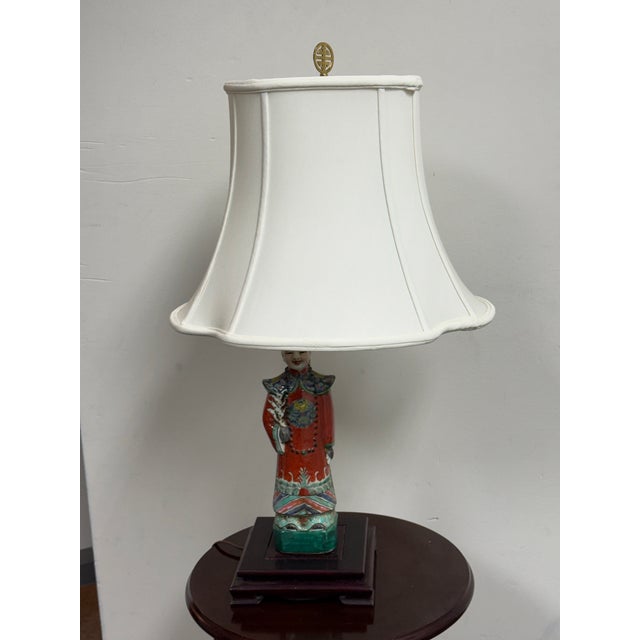 Chinese Vintage Chinese Famille Rose Porcelain Court Figure Table Lamp For Sale - Image 3 of 12