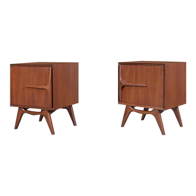 1960s Mid-Century Modern Walnut Sculptural Nightstands - a Pair For Sale