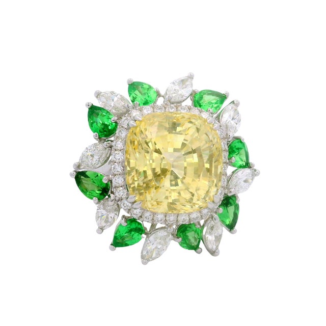 Contemporary 17.73ct Yellow Sapphire Diamond Tsavortite 18k White Gold Ring, Aigs No-Heat, Size 7 For Sale - Image 3 of 8