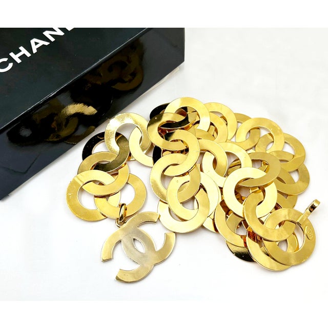 1980s Chanel Vintage Gold Plated Giant Ring Necklace Belt For Sale In Los Angeles - Image 6 of 7