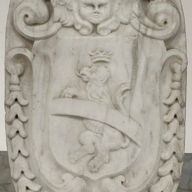 17th Century 17th Century French Carrara Marble Heraldic Lion Crest With Cherub For Sale - Image 5 of 16