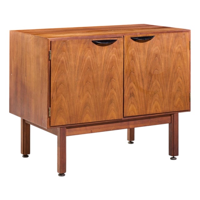 Jens Risom Mid Century Walnut 2 Door Cabinet Credenza For Sale
