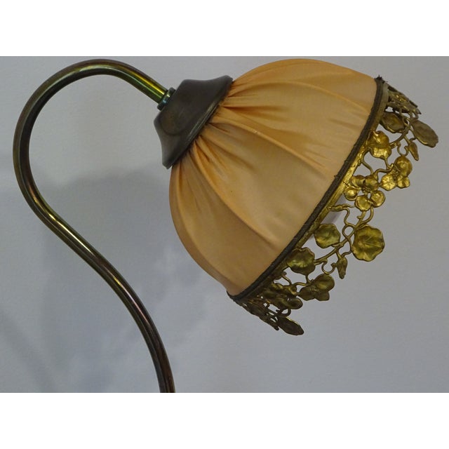 Le Dauphin table lamp, Vallères model from 1976. Bronze base with floral motifs, height-adjustable, swan-neck shaped stem....
