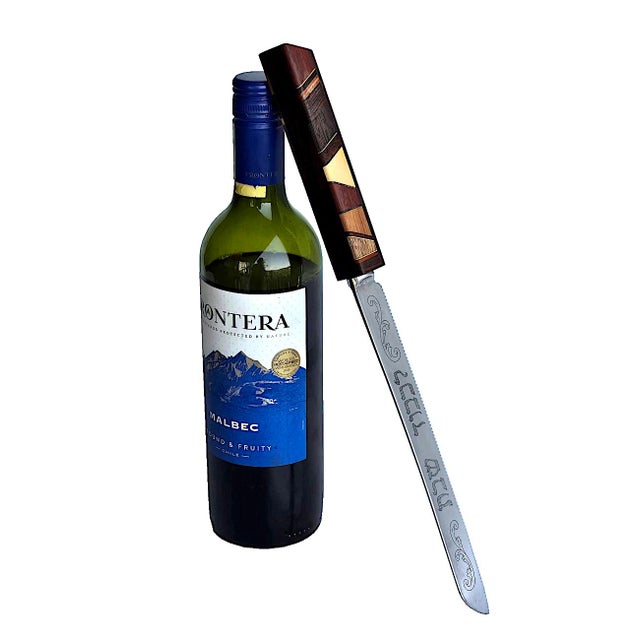 Offered is a vintage Israeli bread/challah knife with a gorgeous inlaid wood handle and an engraved stainless steel blade...