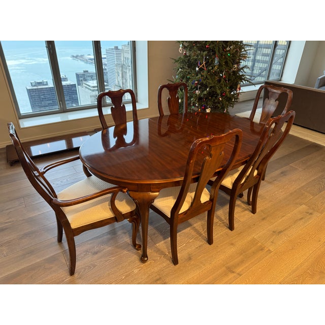 American Late 20th Century Drexel Heritage Solid Wood Extendable Dining Table With 6 Reupholstered Chairs For Sale - Image 3 of 15