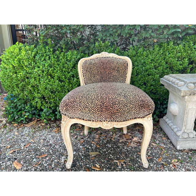 French 1920s French Louis XV Style Vanity Chair For Sale - Image 3 of 10