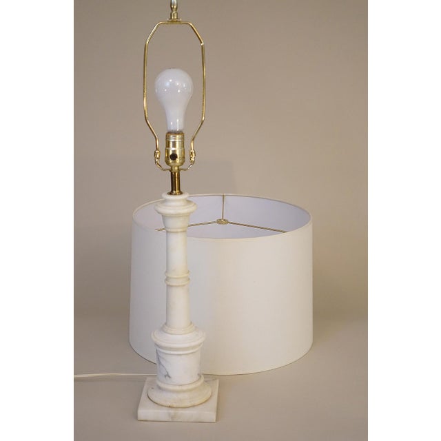 1960s Large Hollywood Regency Modern Carrara Marble "Tuscan" Style Column Table Lamp For Sale - Image 11 of 11