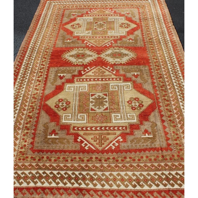 Geometric Design Vintage Hand Knotted Turkish Oushak Rug in Mid-Century Modern Soft Red and Green For Sale - Image 9 of 13