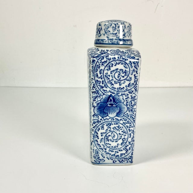 Chinoiserie Mid-Century Boho Chic Hollywood Regency Chinoiserie Blue & White Square Happiness Ginger Jars For Sale - Image 3 of 9