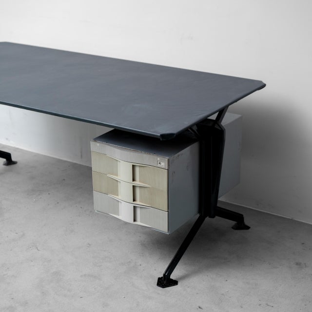Metal Metal and Blue Leather Arco Desk by BBPR for Olivetti, 1960s For Sale - Image 7 of 12