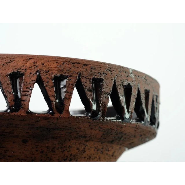 Excavated ceramic shell from the 1960s. The design comes from Ninnie Forsgren for the Swedish manufacturer Bromma Keramik....