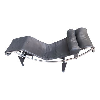 Model LC4 Chaise Longue in Black Leather by Le Corbusier for Cassina, 1970s For Sale