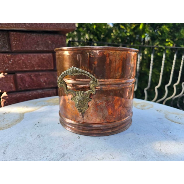Pre-war copper pot, dimensions: height 17.5 cm, diameter 19.3 cm, width 25 cm.