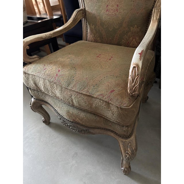 Late 20th Century French Provincial Louis XV Style Carved Armchair by Thomasville With Antiqued Frame & Tapestry Upholstery For Sale - Image 11 of 12
