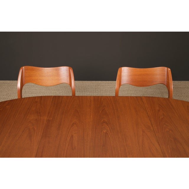 Six Moller Model-71 Dining Chairs w Peter Hvidt Model-311 Dining Table, 1950s - 7 Pieces For Sale In Los Angeles - Image 6 of 12