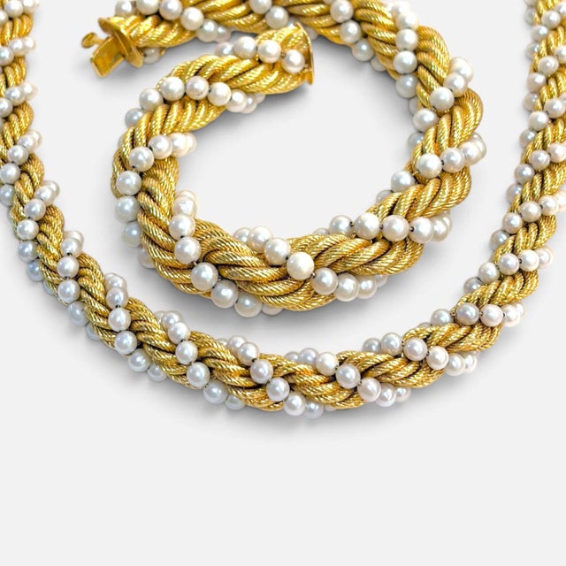 Modern Bucherer Two-Piece Necklace and Bracelet Set in 18 Karat Yellow Gold and Pearls For Sale - Image 3 of 8