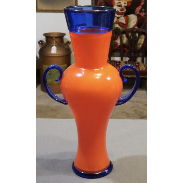 2001 Ipso Facto Art Glass Contemporary Style Orange/Blue Double Handled Vase For Sale - Image 4 of 7