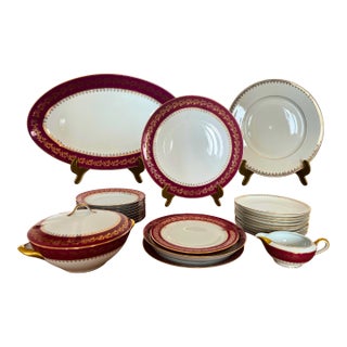 Limoges Porcelain Dinner Service 26 P. For 9, Ruby Red & Gilt Frieze, Circa Mid-20th Century For Sale