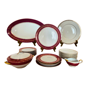 Limoges Porcelain Dinner Service 26 P. For 9, Ruby Red & Gilt Frieze, Circa Mid-20th Century
