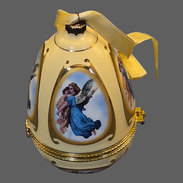 Victorian Late 20th Century Mr. Christmas Valerie Parr Hill Musical Egg Angels Hinged Trinket Box Ornament For Sale - Image 3 of 8