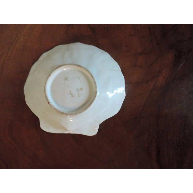 18th Century Chinese Export Famille Rose Porcelain Scallop Shell Shape Bowl For Sale - Image 9 of 11