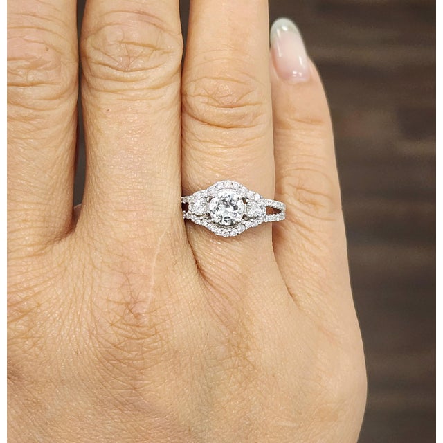 Modern 1.06 Ct Diamond Ring Size 6.5 For Sale - Image 3 of 9