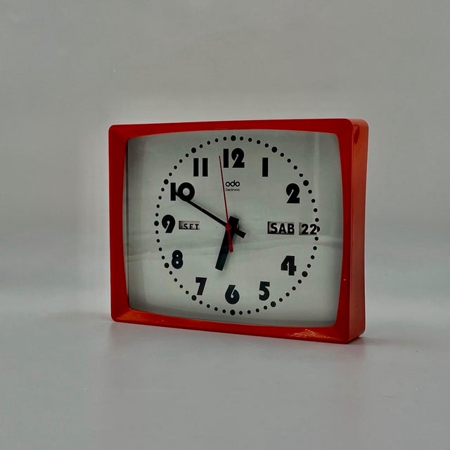 Black Space Age French Wall Clock with Automatic Calendar by Odo, 1970s For Sale - Image 8 of 8