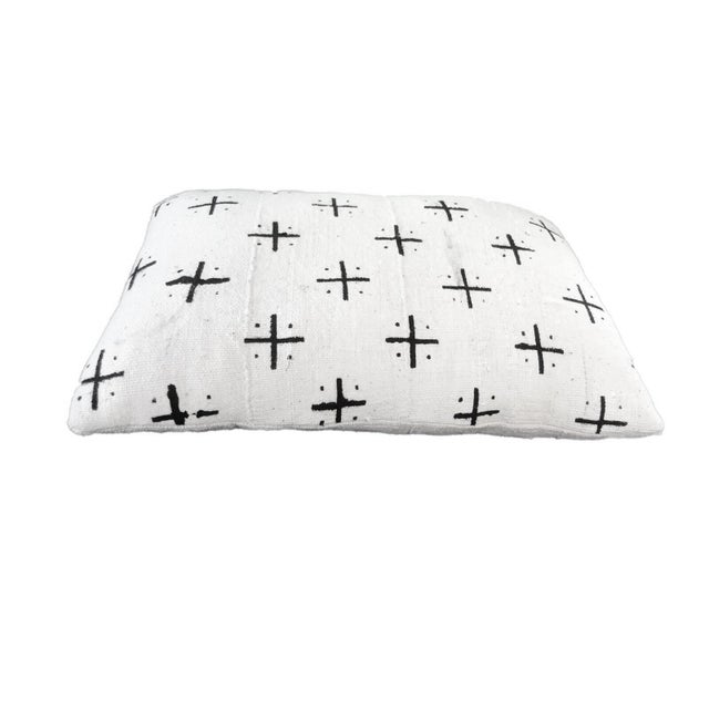 1980s VTG Mud Cloth Bogolan Black & White Lumbar Pillow African Mali 20" by 13" For Sale - Image 5 of 6