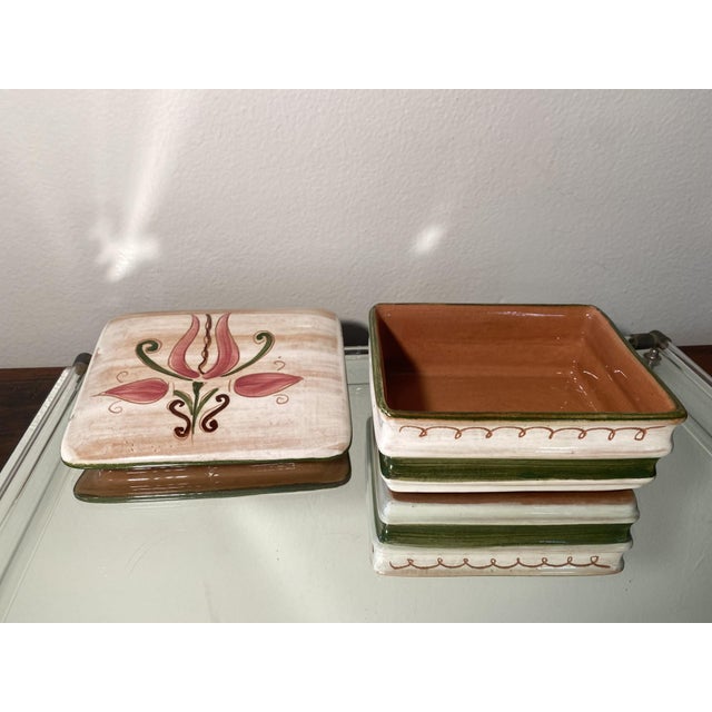 Art Nouveau Design mid-century Stangl pottery trinket box. Approx. 5" x 4" x 2". Made in the USA. (Bin#2)