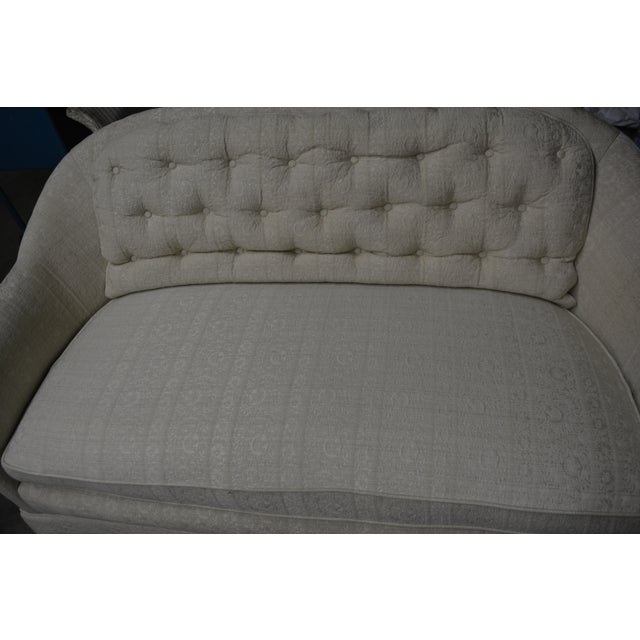 1960s Vintage Henredon Schoonbeck Curved Back Cream Embossed Tufted Settee / Sofa For Sale - Image 5 of 15