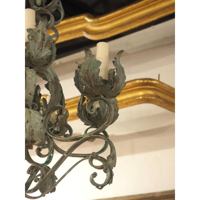 A French Patine Vert Wrought Iron and Tole 8-Light Chandelier, 20th Century For Sale - Image 10 of 18