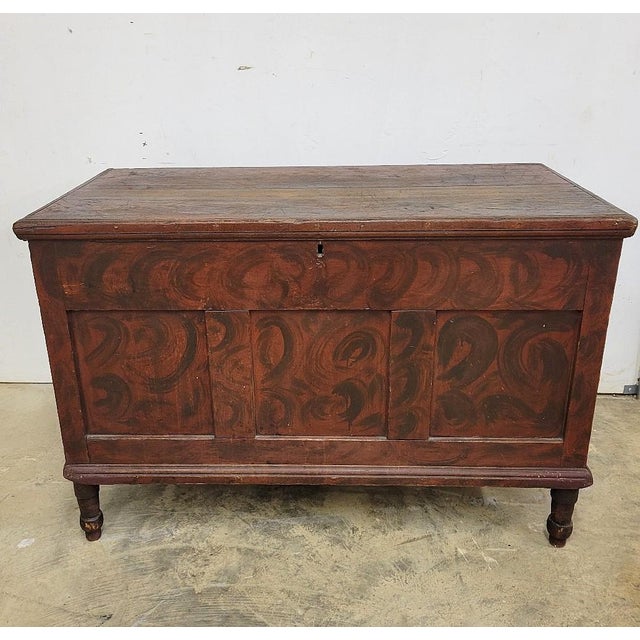 Circa 1830 Pennsylvania German Red Smoke-Painted Pine Blanket Chest With Till For Sale In Raleigh - Image 6 of 12