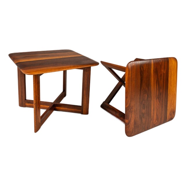 Rare Set of Two ( 2 ) Mid-Century Modern Side Tables / End Tables in Walnut by John Keal for Brown Saltman, Usa, C. 1960s For Sale