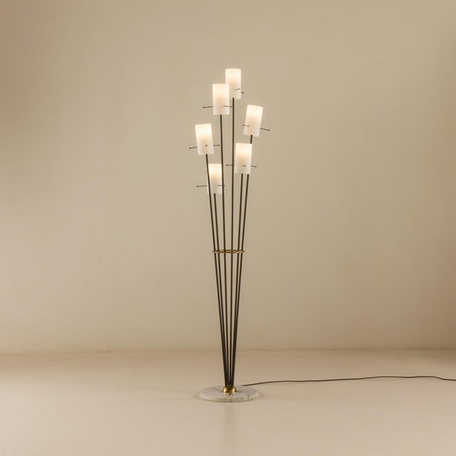 Elegant italian mid-century floor lamp most likely made by stilnovo in the 1960s. There are some identical technical...
