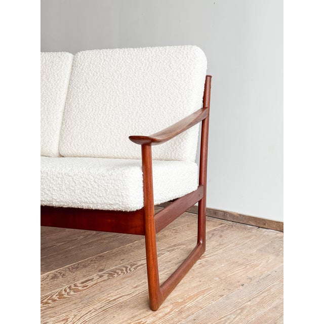 FD130/3 3-Seater Sofa with Bouclé Cover by Peter Hvidt for Cado For Sale - Image 10 of 18