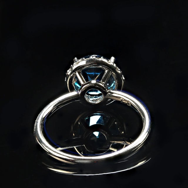 2020s Blue Topaz and Diamond 14k White Gold Ring Size 6.5 For Sale - Image 5 of 6