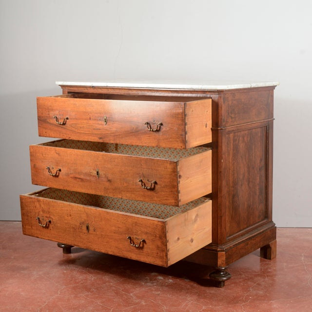 19th Century Three-Drawer Walnut Chest of Drawers with White Marble Top, 1800s For Sale - Image 5 of 18