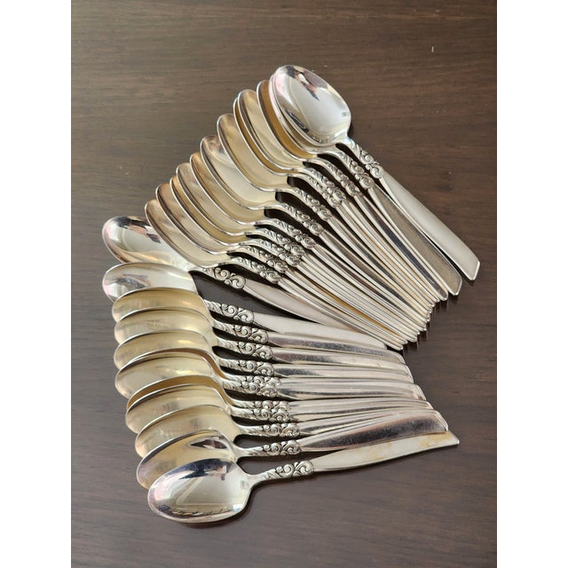 1950s Service for 12 Plus Hostess and Completer Oneida South Seas Community Silver Plated Flatware Set - 108 Pieces For Sale - Image 12 of 18