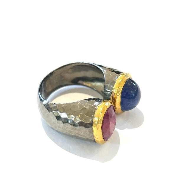 Bochic "Capri" Natural Blue Sapphire & Red Ruby Ring Set In 18K Gold & Silver For Sale - Image 10 of 18