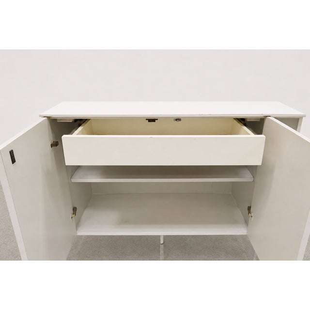 Mid-Century Modern Vintage Mirrored White Laminate & Lucite Credenza For Sale - Image 3 of 14