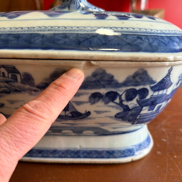 Early 19th Century Antique Chinese Export Canton Porcelain Soup Tureen, Circa 1830's For Sale - Image 5 of 12