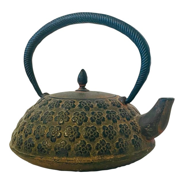 Vintage Japanese Nanbu Tekki Cast Iron Tetsubin Teapot – Floral Relief Patina For Sale