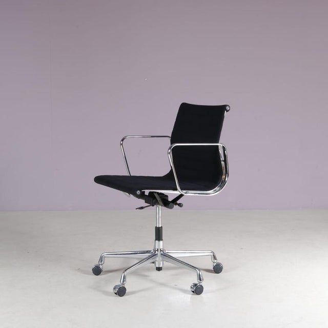 EA118 Chair by Charles & Ray Eames for Vitra, Germany, 2000s For Sale - Image 12 of 13