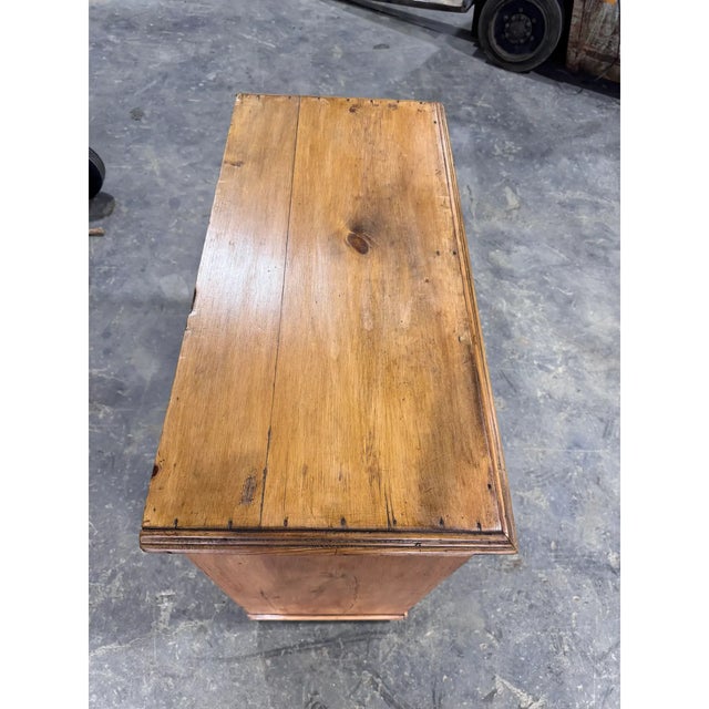 19th Century English Pine Chest of Drawers For Sale In Nashville - Image 6 of 11